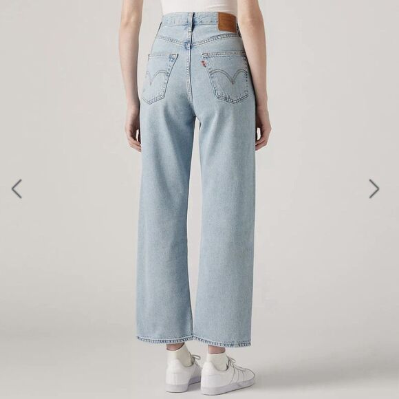 Levi’s Premium Ribcage Straight Jeans Women’s Size 30 Button-Fly Lightwash Denim - Picture 2 of 14